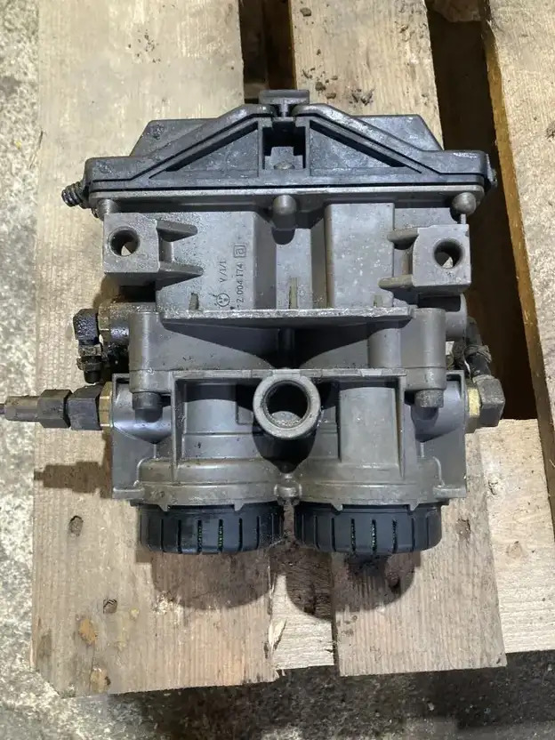 MAN Knorr Bremse 0486204017 Ventil EBS 81.52106.6014 Zweikanalmodul - Электрическая система для Автобусов: фото 1 MAN Knorr Bremse 0486204017 Ventil EBS 81.52106.6014 Zweikanalmodul - Электрическая система для Автобусов: фото 1