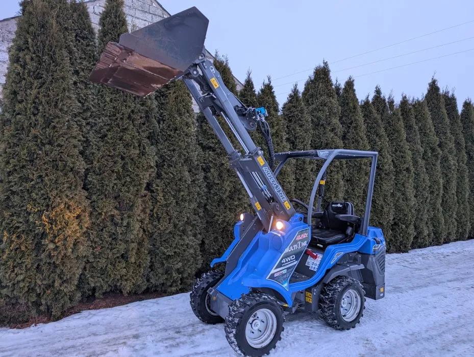 Multione 5.2K - Компактный фронтальный погрузчик: фото 1 Multione 5.2K - Компактный фронтальный погрузчик: фото 1