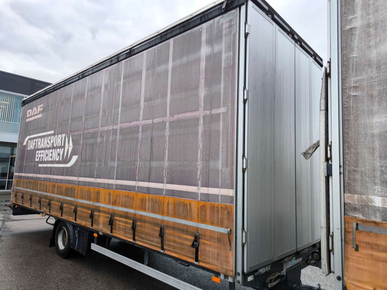 DAF LF 280 FA - Тентованный грузовик: фото 5 DAF LF 280 FA - Тентованный грузовик: фото 5