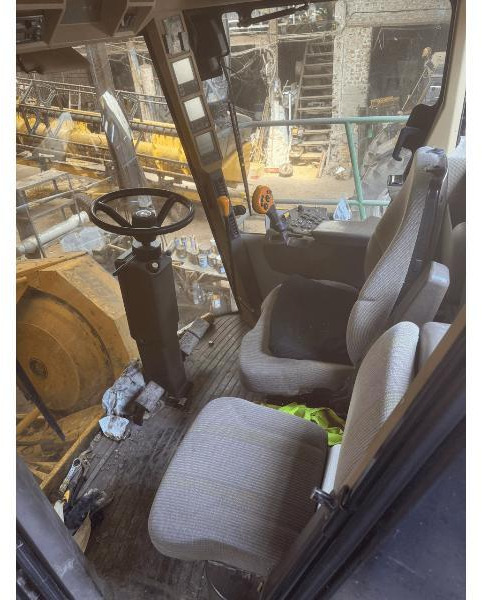 Кормоуборочный комбайн JOHN DEERE 7400 4RM: фото 13 Кормоуборочный комбайн JOHN DEERE 7400 4RM: фото 13