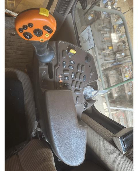 Кормоуборочный комбайн JOHN DEERE 7400 4RM: фото 12 Кормоуборочный комбайн JOHN DEERE 7400 4RM: фото 12