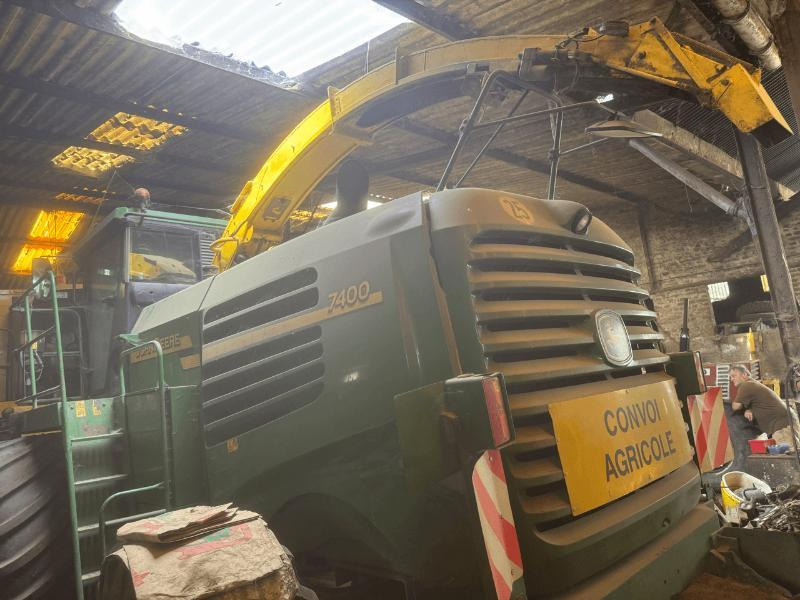 Кормоуборочный комбайн JOHN DEERE 7400 4RM: фото 9 Кормоуборочный комбайн JOHN DEERE 7400 4RM: фото 9