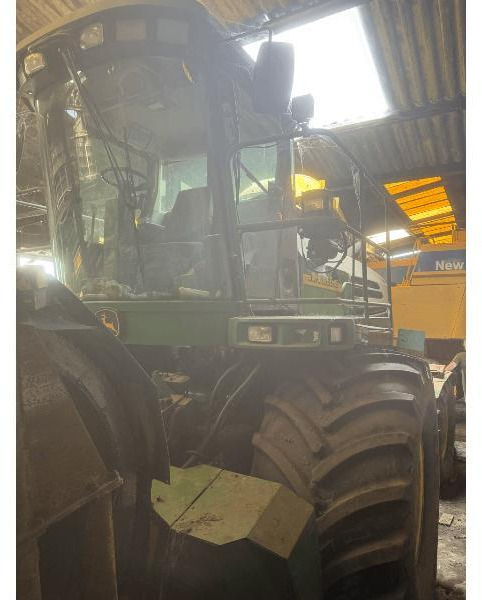 Кормоуборочный комбайн JOHN DEERE 7400 4RM: фото 8 Кормоуборочный комбайн JOHN DEERE 7400 4RM: фото 8