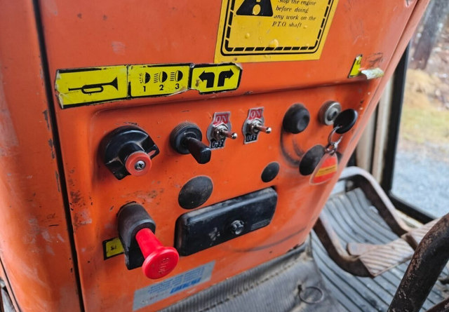 Трактор Fiat 780DT etukuormaajalla: фото 18