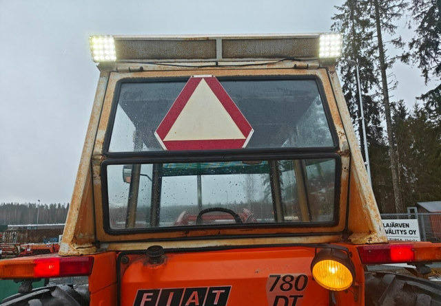 Трактор Fiat 780DT etukuormaajalla: фото 10