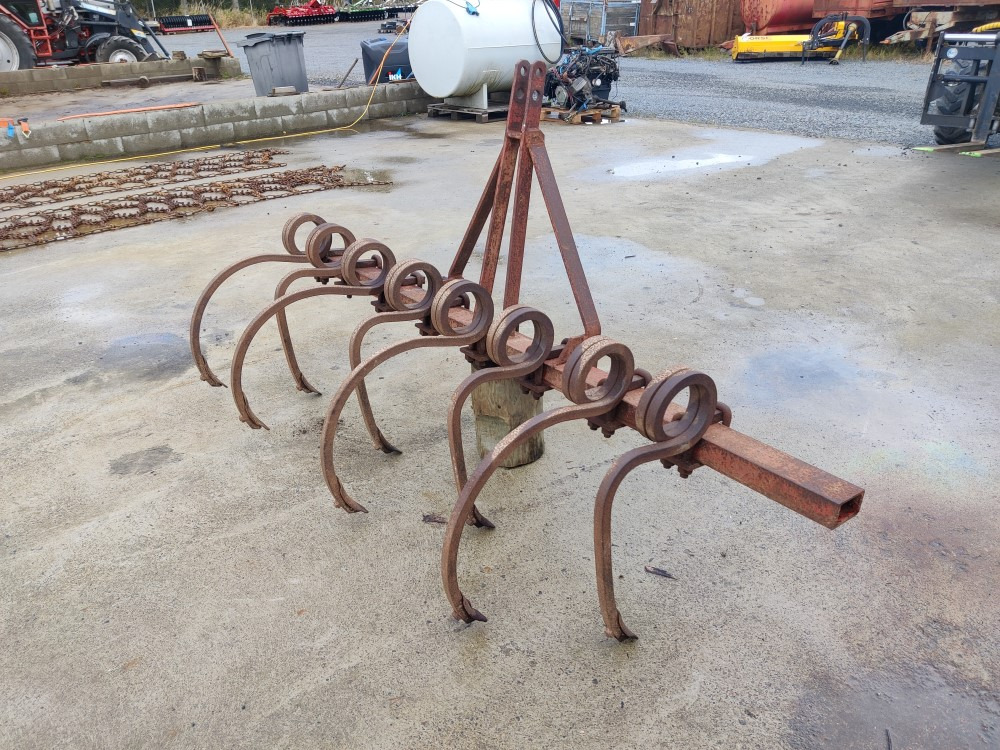 Kultivaattori Muko 8-piikkinen Työleveys 200cm, pienempään traktoriin - Культиватор: фото 3 Kultivaattori Muko 8-piikkinen Työleveys 200cm, pienempään traktoriin - Культиватор: фото 3