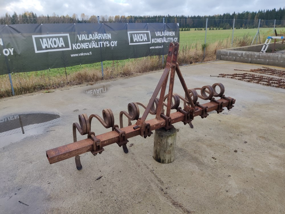 Kultivaattori Muko 8-piikkinen Työleveys 200cm, pienempään traktoriin - Культиватор: фото 1 Kultivaattori Muko 8-piikkinen Työleveys 200cm, pienempään traktoriin - Культиватор: фото 1