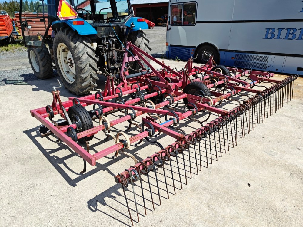 Борона пружинная VM 450 cm, hydraulisesti taittuva, etulana ja jälkihara, katso video!: фото 7 Борона пружинная VM 450 cm, hydraulisesti taittuva, etulana ja jälkihara, katso video!: фото 7