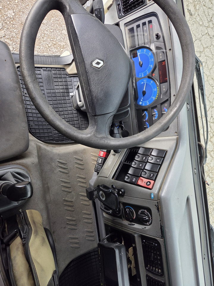 Грузовик-цистерна для транспортировки топлива RENAULT MIDLUM 180.10 diesel tanker + dispensing + print: фото 8 Грузовик-цистерна для транспортировки топлива RENAULT MIDLUM 180.10 diesel tanker + dispensing + print: фото 8