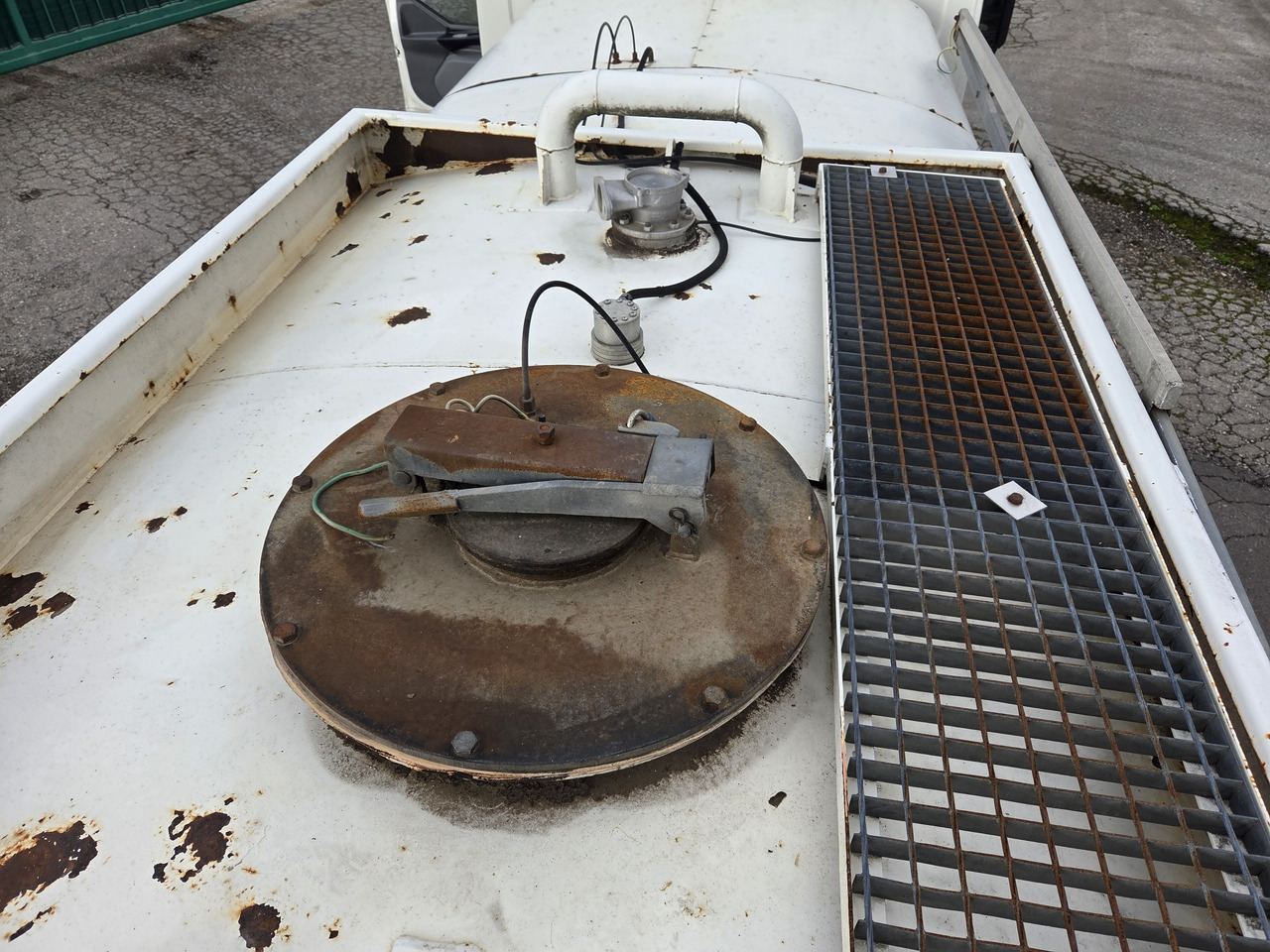 Грузовик-цистерна для транспортировки топлива RENAULT MIDLUM 180.10 diesel tanker + dispensing + print: фото 19 Грузовик-цистерна для транспортировки топлива RENAULT MIDLUM 180.10 diesel tanker + dispensing + print: фото 19