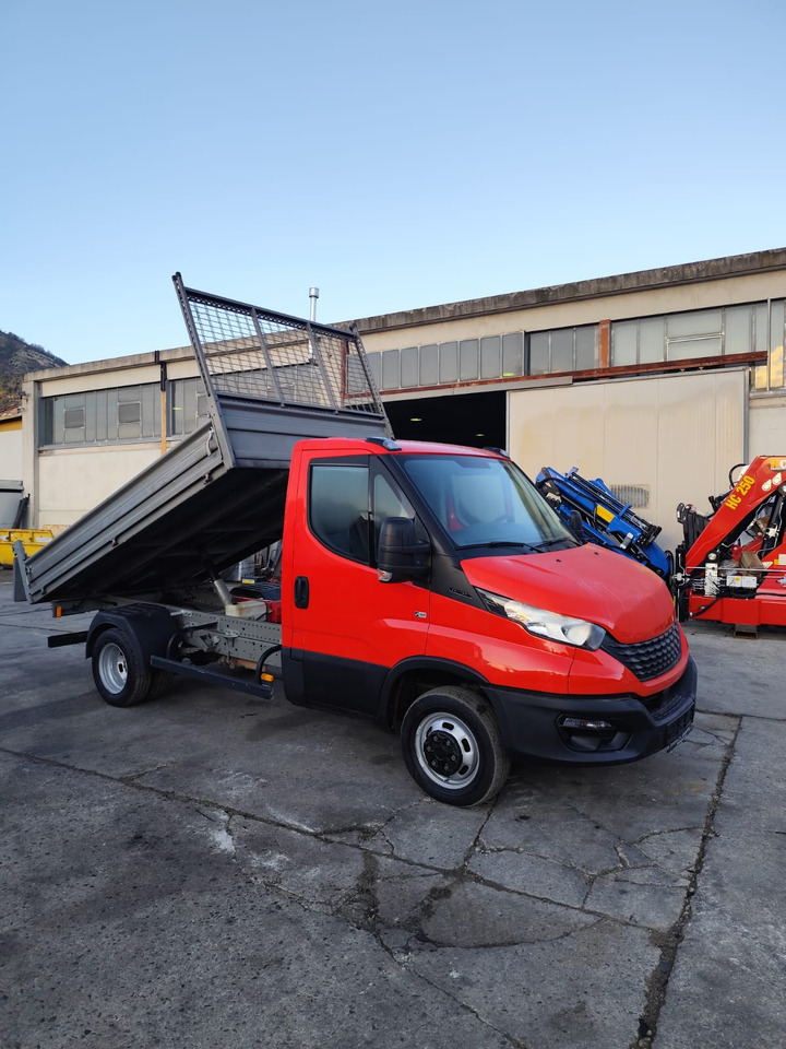 IVECO DAILY 35-120 - Малотоннажный самосвал, Грузопассажирский фургон: фото 1 IVECO DAILY 35-120 - Малотоннажный самосвал, Грузопассажирский фургон: фото 1