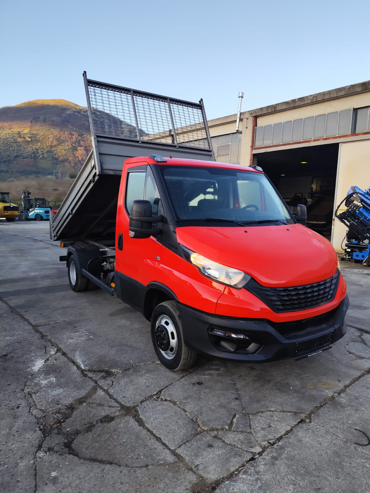 IVECO DAILY 35-120 - Малотоннажный самосвал, Грузопассажирский фургон: фото 2 IVECO DAILY 35-120 - Малотоннажный самосвал, Грузопассажирский фургон: фото 2