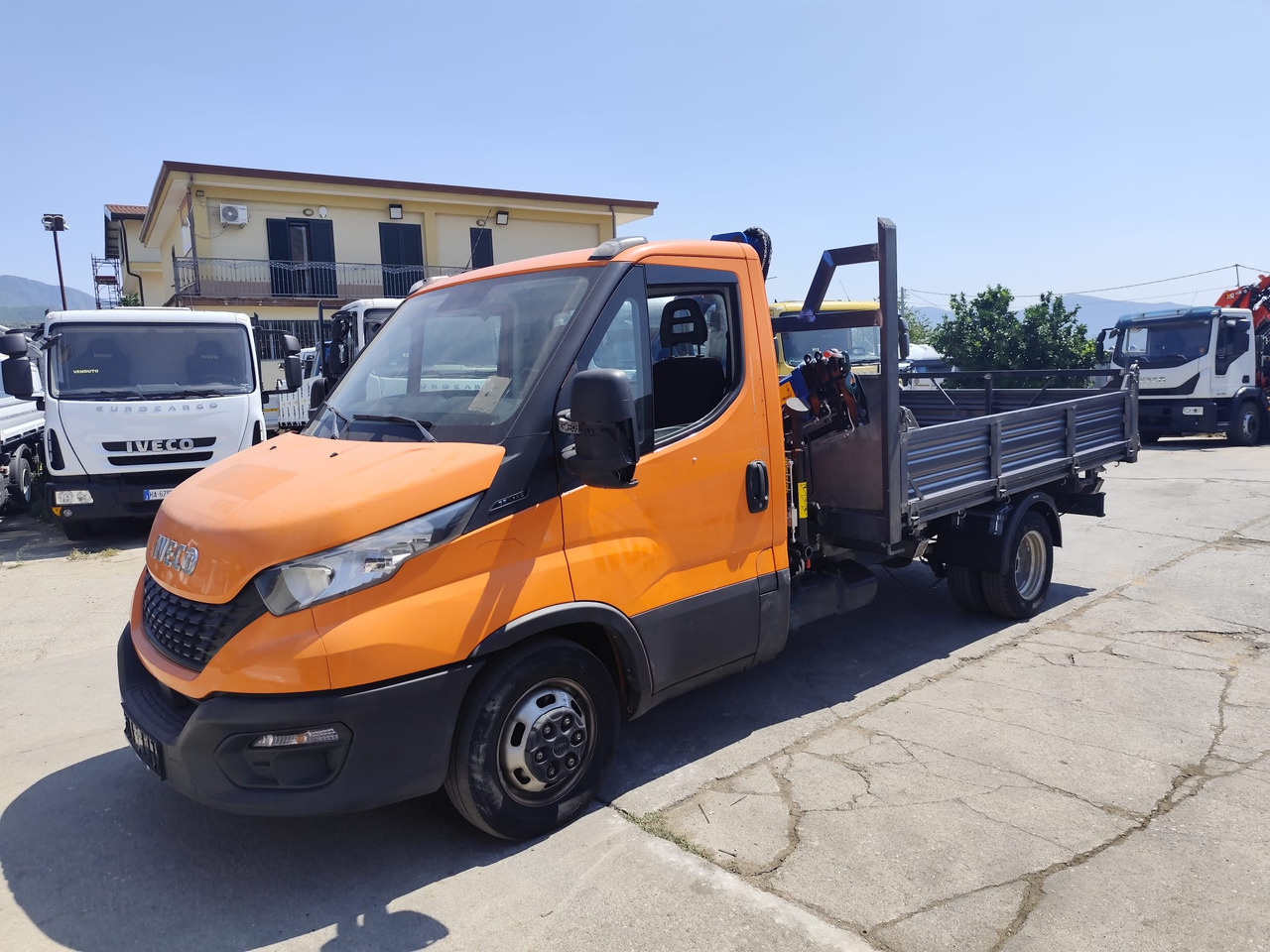 IVECO DAILY 35-140 - Автоманипулятор: фото 1 IVECO DAILY 35-140 - Автоманипулятор: фото 1