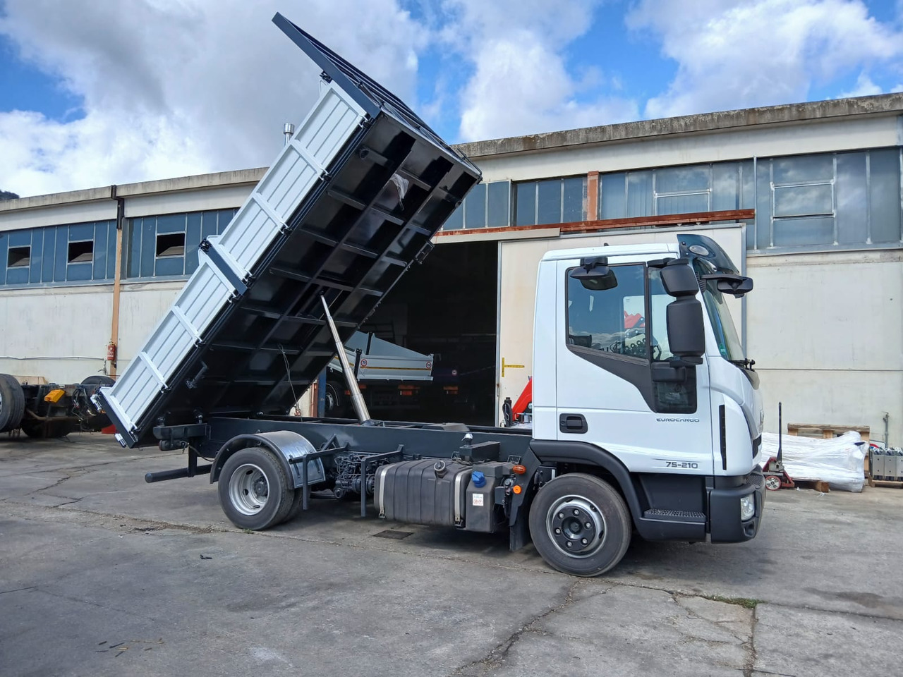Самосвал IVECO EUROCARGO 75-210: фото 46
