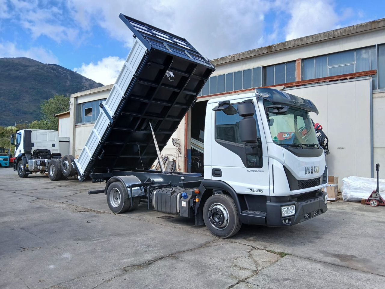 Самосвал IVECO EUROCARGO 75-210: фото 42