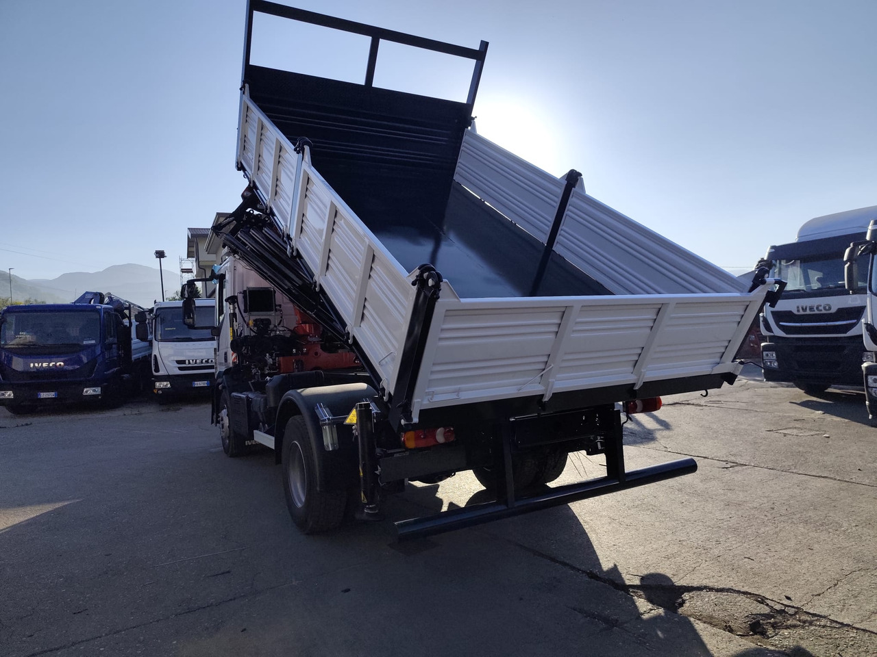 IVECO EUROCARGO 80-190 - Грузовик-шасси: фото 4 IVECO EUROCARGO 80-190 - Грузовик-шасси: фото 4