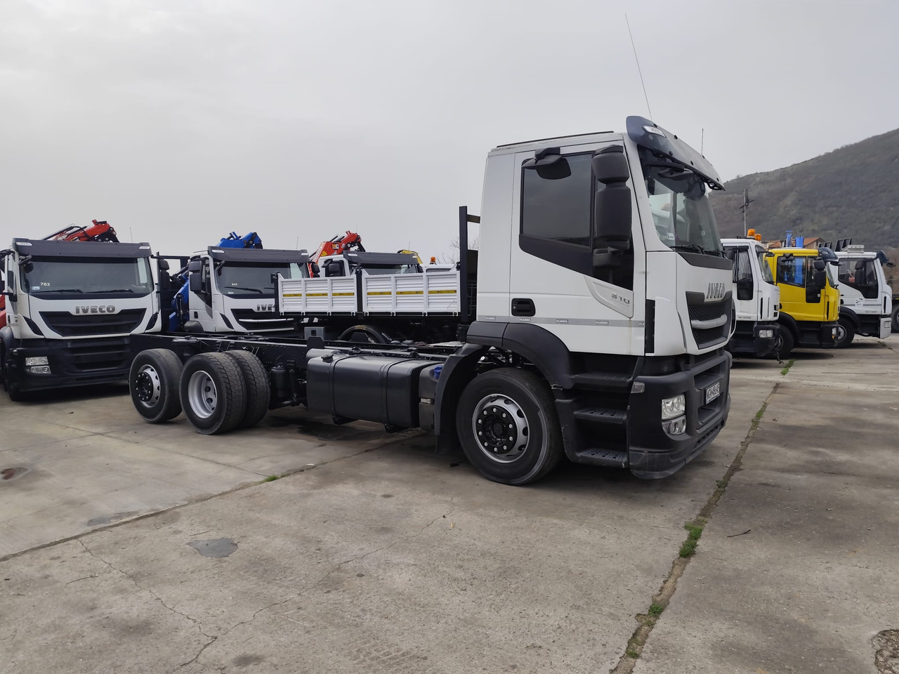 IVECO HI-STREET 260S31 XP - Самосвал, Автоманипулятор: фото 4 IVECO HI-STREET 260S31 XP - Самосвал, Автоманипулятор: фото 4