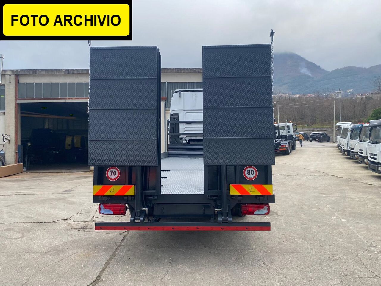 IVECO HI-WAY AS 260S46 XP - Грузовик бортовой/ Платформа: фото 2 IVECO HI-WAY AS 260S46 XP - Грузовик бортовой/ Платформа: фото 2