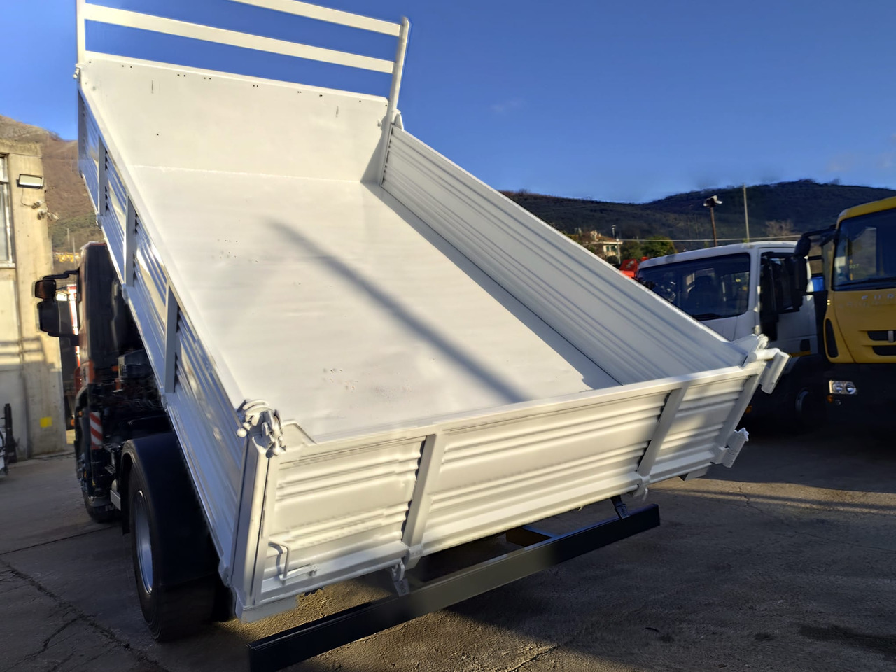 IVECO STRALIS 190S31 - Автоманипулятор, Самосвал: фото 4 IVECO STRALIS 190S31 - Автоманипулятор, Самосвал: фото 4