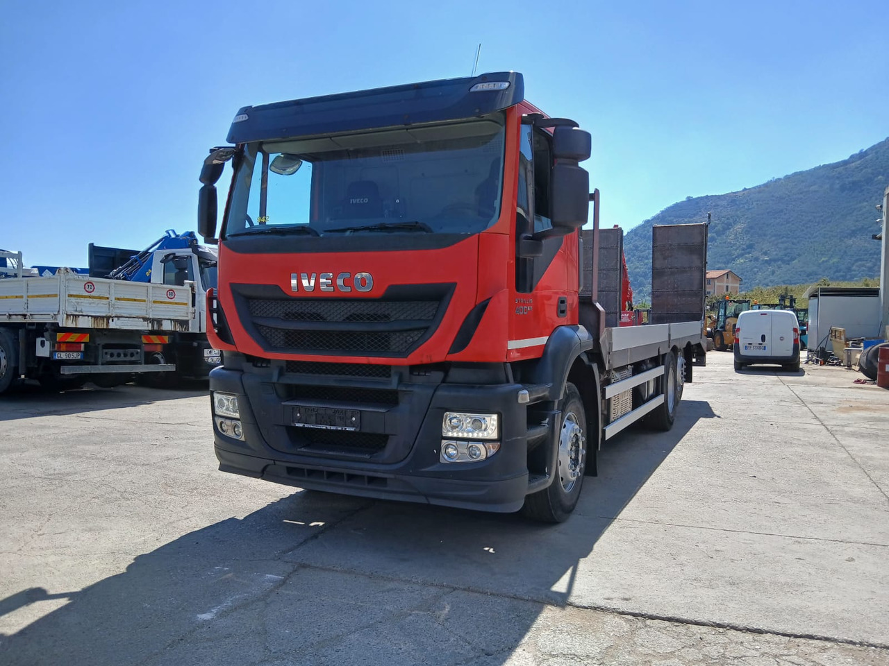 IVECO STRALIS 260S40 - Грузовик бортовой/ Платформа: фото 2 IVECO STRALIS 260S40 - Грузовик бортовой/ Платформа: фото 2
