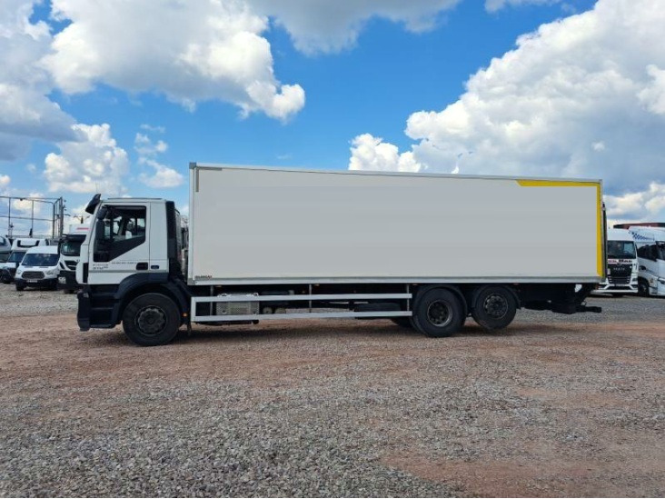 IVECO STRALIS AD 260S31 - Грузовик с закрытым кузовом: фото 2 IVECO STRALIS AD 260S31 - Грузовик с закрытым кузовом: фото 2