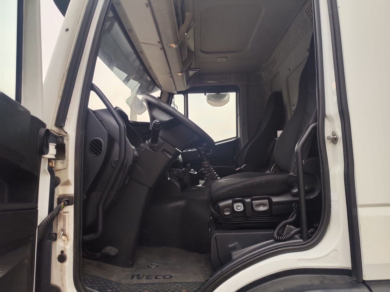 IVECO STRALIS AD 260S31 XP - Грузовик-шасси: фото 2 IVECO STRALIS AD 260S31 XP - Грузовик-шасси: фото 2