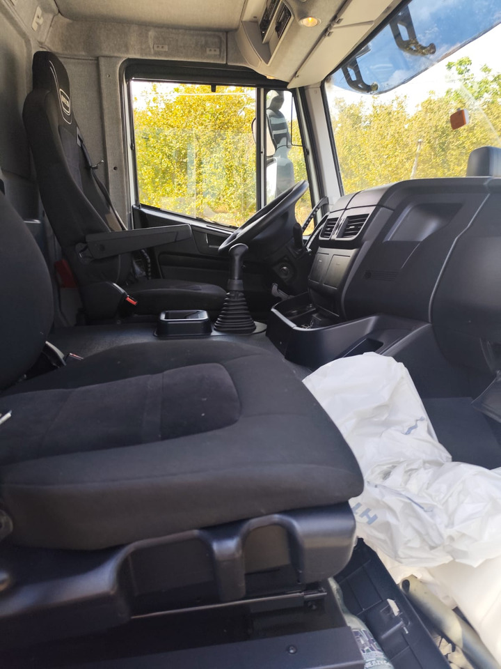 IVECO STRALIS AD 260S31 XP - Грузовик с закрытым кузовом: фото 2 IVECO STRALIS AD 260S31 XP - Грузовик с закрытым кузовом: фото 2