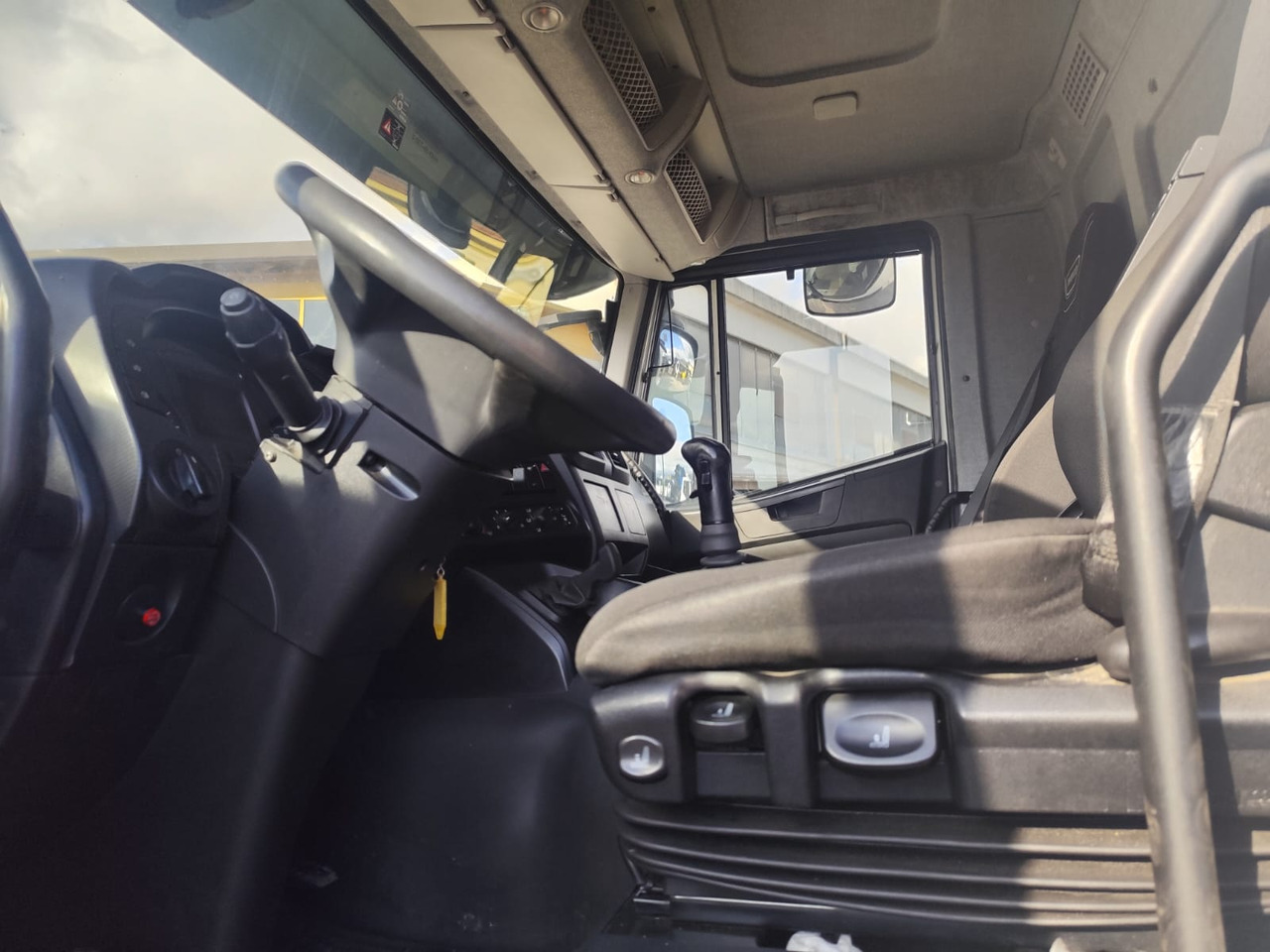 IVECO STRALIS AD 260S31 XP - Грузовик-шасси: фото 5 IVECO STRALIS AD 260S31 XP - Грузовик-шасси: фото 5