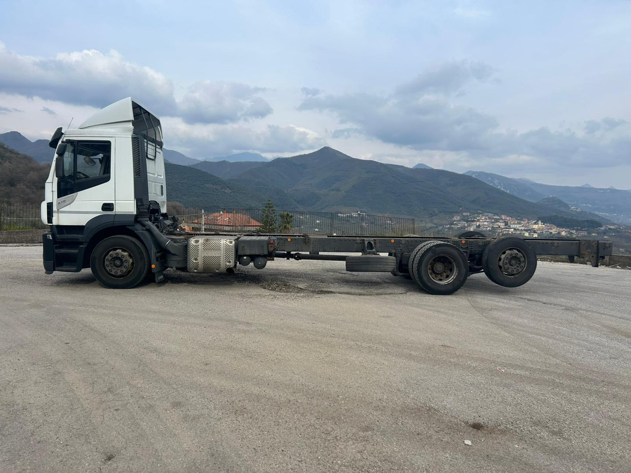 IVECO STRALIS AD 260S31 XP - Грузовик-шасси: фото 2 IVECO STRALIS AD 260S31 XP - Грузовик-шасси: фото 2