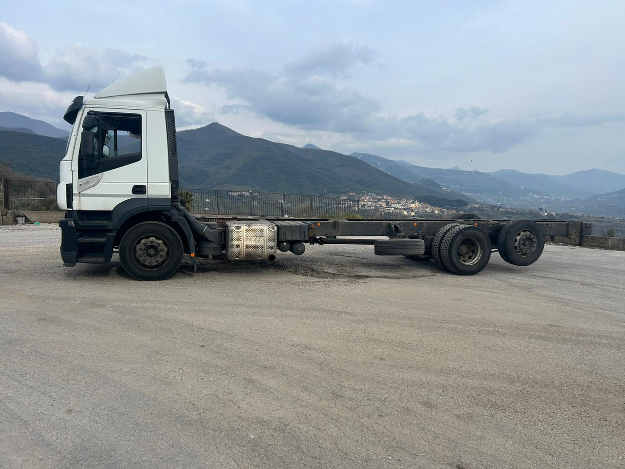 IVECO STRALIS AD 260S31 XP - Грузовик-шасси: фото 3 IVECO STRALIS AD 260S31 XP - Грузовик-шасси: фото 3