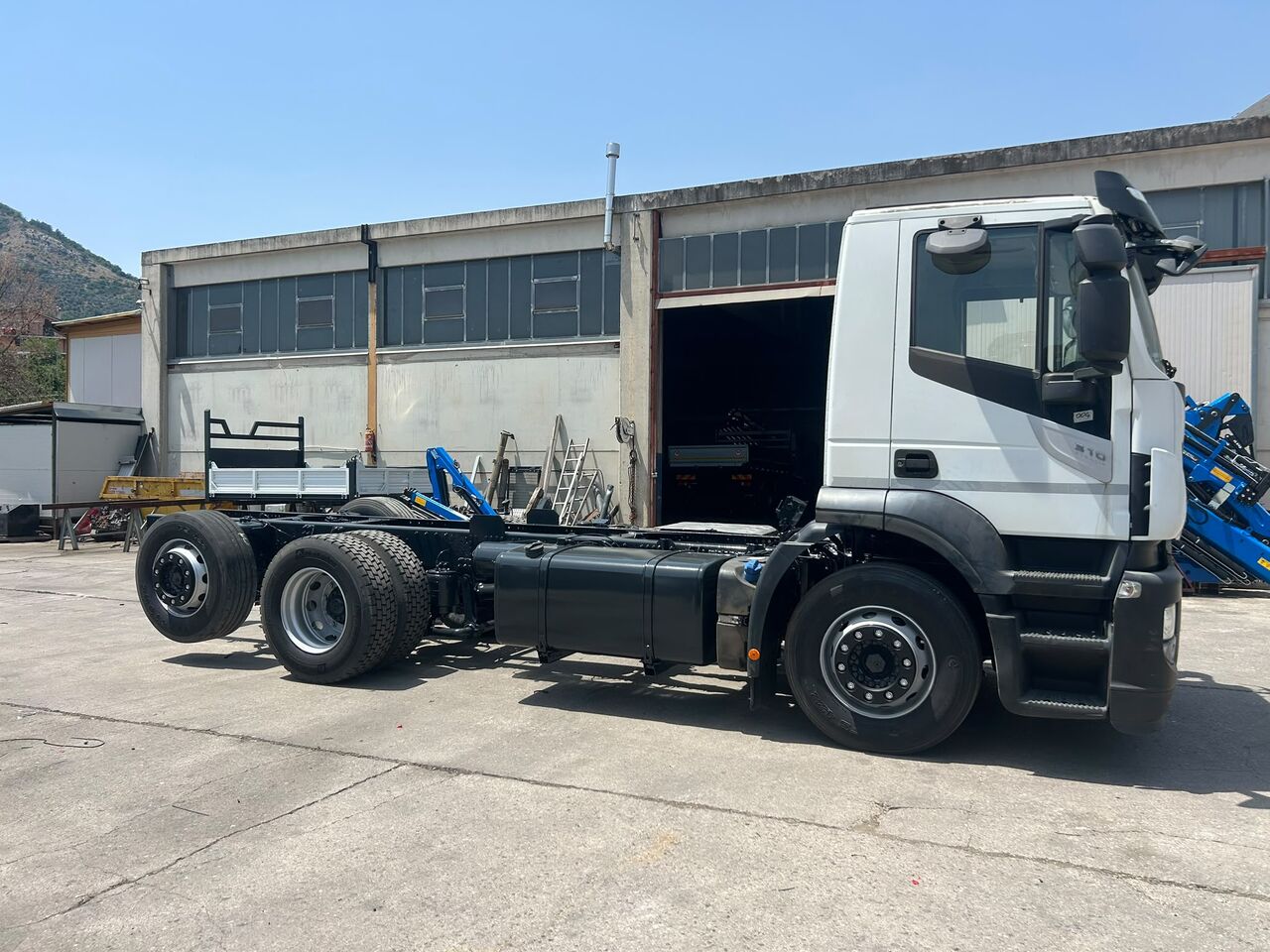 IVECO STRALIS AD 260S31 XP - Грузовик-шасси: фото 3 IVECO STRALIS AD 260S31 XP - Грузовик-шасси: фото 3