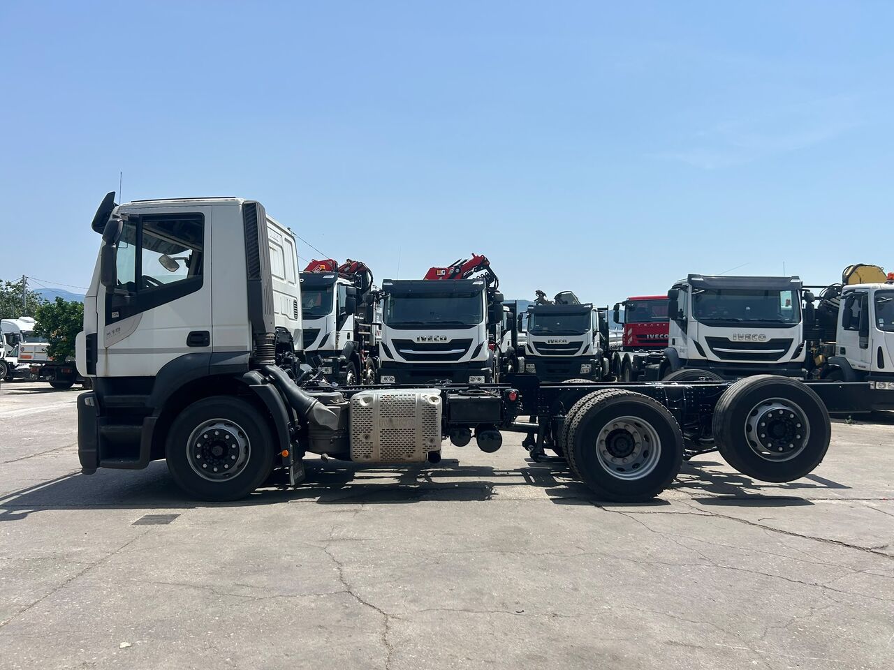 IVECO STRALIS AD 260S31 XP - Грузовик-шасси: фото 2 IVECO STRALIS AD 260S31 XP - Грузовик-шасси: фото 2