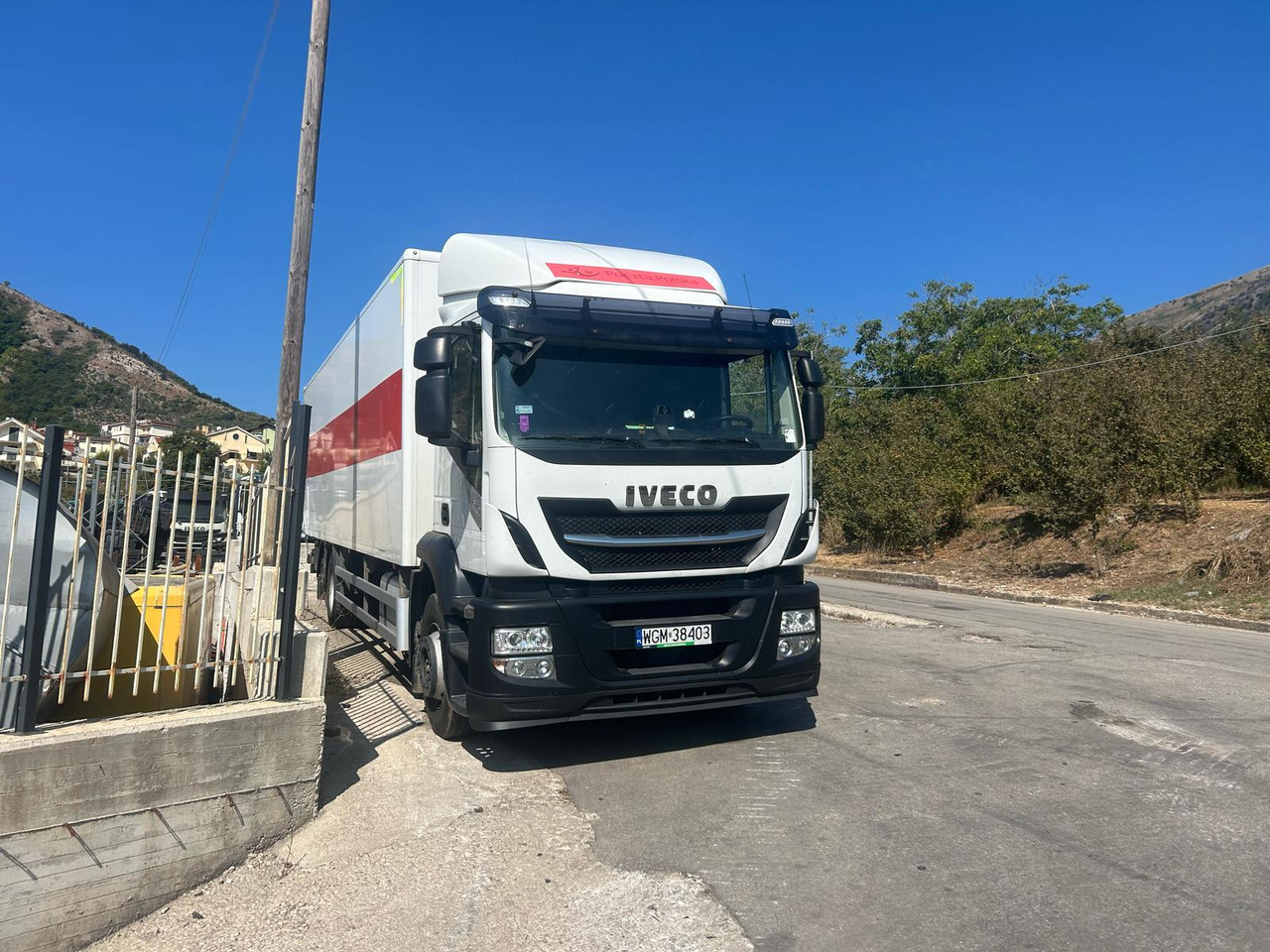 IVECO STRALIS AD 260S31 XP - Грузовик с закрытым кузовом: фото 1 IVECO STRALIS AD 260S31 XP - Грузовик с закрытым кузовом: фото 1