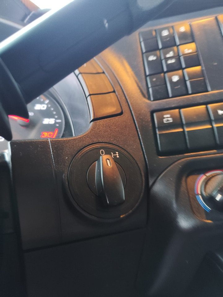 IVECO STRALIS AD 260S31 XP - Грузовик-шасси: фото 4 IVECO STRALIS AD 260S31 XP - Грузовик-шасси: фото 4