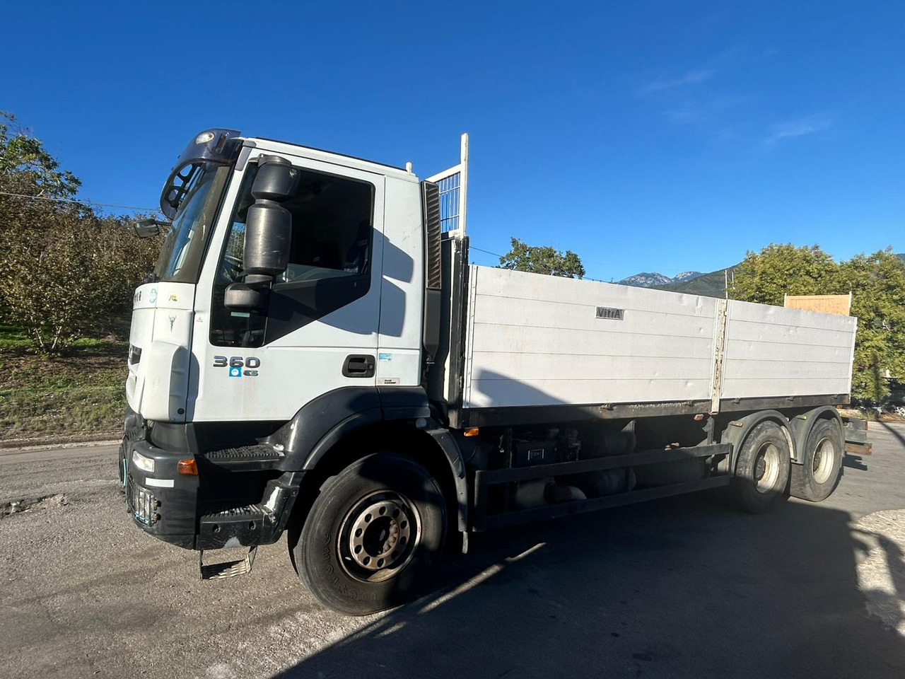 IVECO TRAKKER 260T36 - Грузовик бортовой/ Платформа: фото 2 IVECO TRAKKER 260T36 - Грузовик бортовой/ Платформа: фото 2