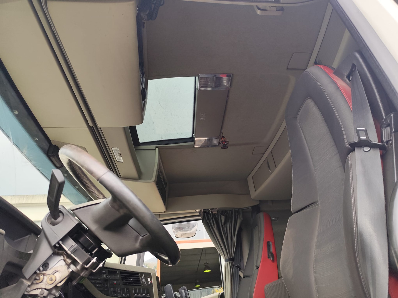 VOLVO FH 13.540 - Грузовик бортовой/ Платформа: фото 2 VOLVO FH 13.540 - Грузовик бортовой/ Платформа: фото 2