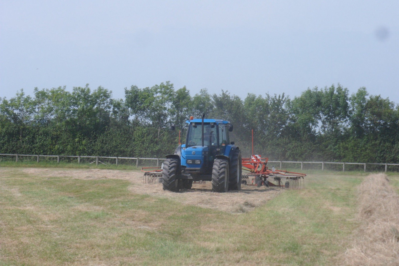 NEW HOLLAND 8340 - Трактор: фото 3 NEW HOLLAND 8340 - Трактор: фото 3