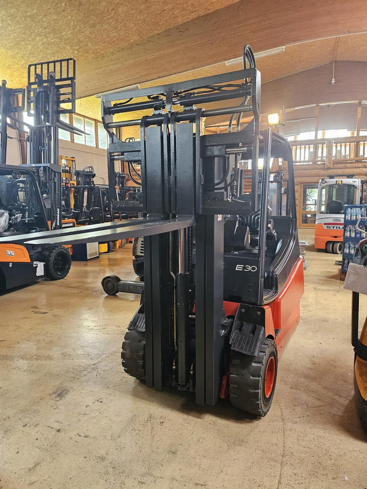 LINDE E30 - Электропогрузчик: фото 1 LINDE E30 - Электропогрузчик: фото 1