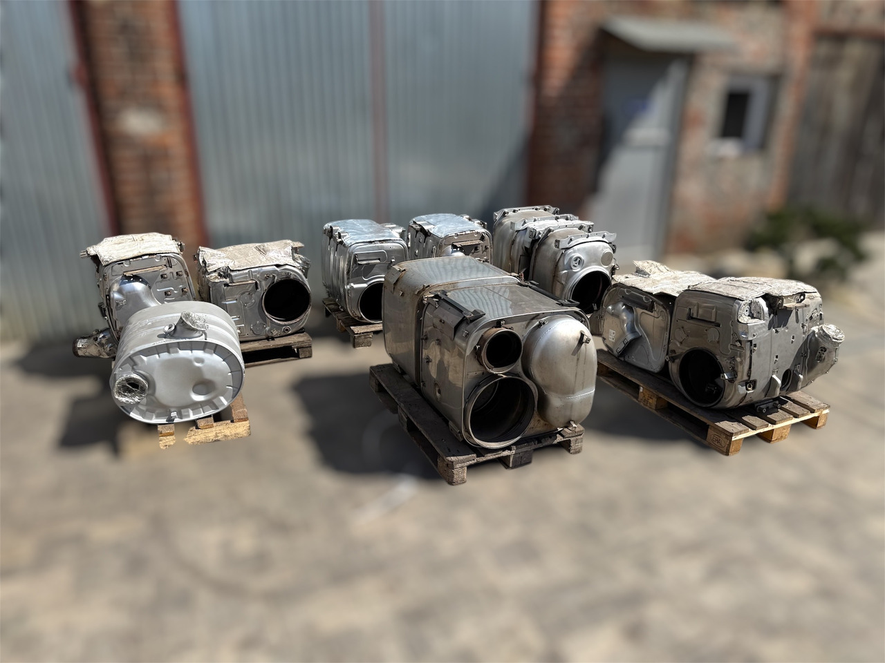 Catalyst exhaust SCR DPF DOC DAF MAN VOLVO SCANIA RENAULT XF 106 XG XG+ TGX TGS FH13 - Катализатор: фото 1 Catalyst exhaust SCR DPF DOC DAF MAN VOLVO SCANIA RENAULT XF 106 XG XG+ TGX TGS FH13 - Катализатор: фото 1
