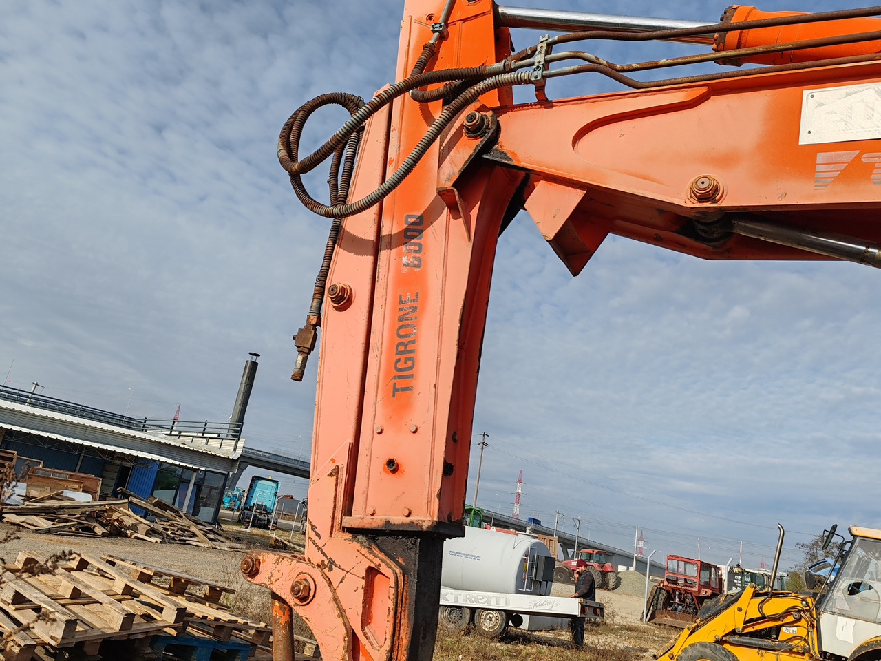 Шагающий экскаватор-паук Paianjen Tigrone 6000 Turbo: фото 11 Шагающий экскаватор-паук Paianjen Tigrone 6000 Turbo: фото 11