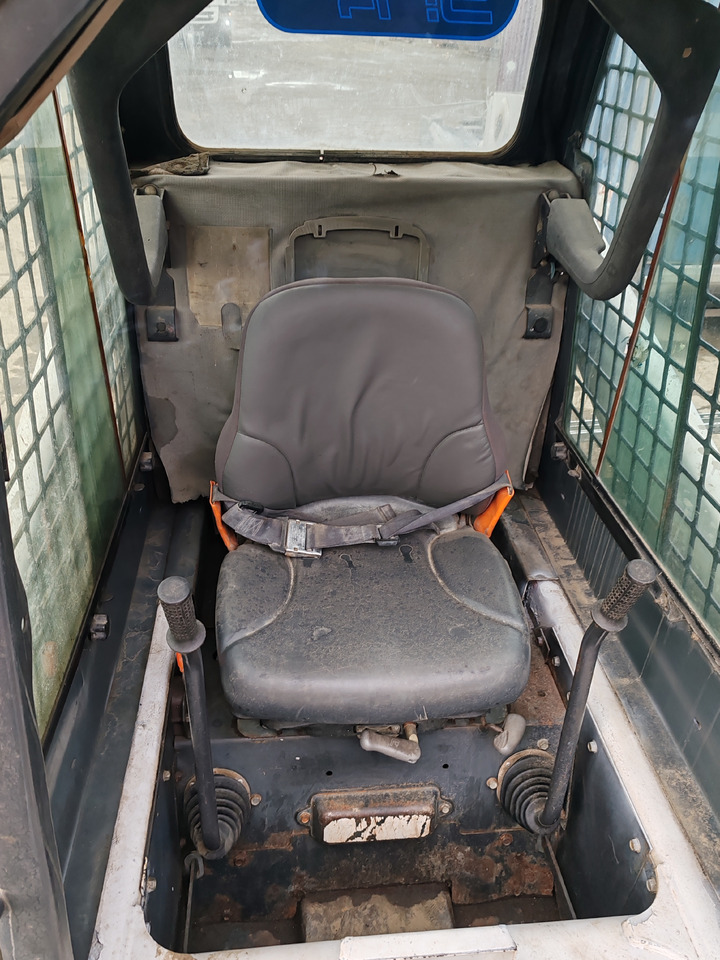 Гусеничный мини-погрузчик Takeuchi TL140: фото 9 Гусеничный мини-погрузчик Takeuchi TL140: фото 9