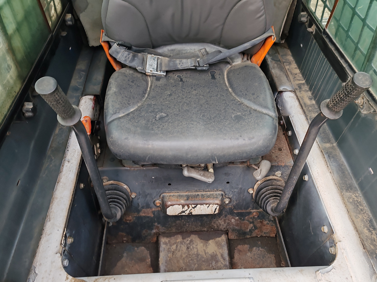 Гусеничный мини-погрузчик Takeuchi TL140: фото 10 Гусеничный мини-погрузчик Takeuchi TL140: фото 10