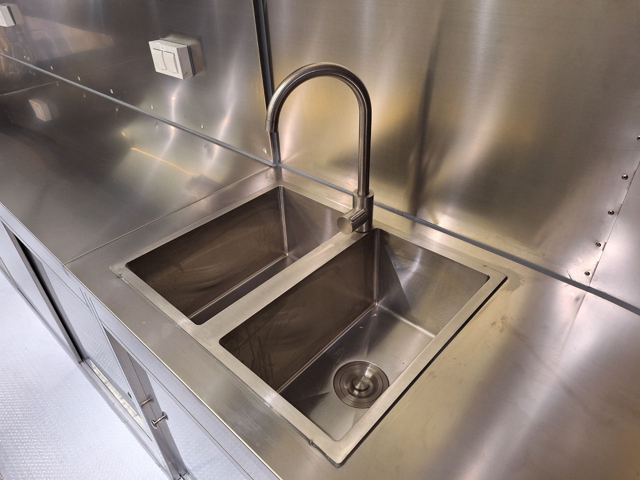 Deli Star Trailer American 6000 - EU Standards - Торговый прицеп: фото 4 Deli Star Trailer American 6000 - EU Standards - Торговый прицеп: фото 4