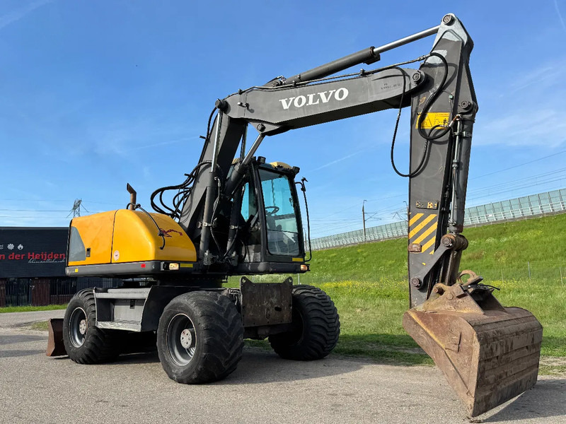 Volvo EW140 - Колёсный экскаватор: фото 4 Volvo EW140 - Колёсный экскаватор: фото 4