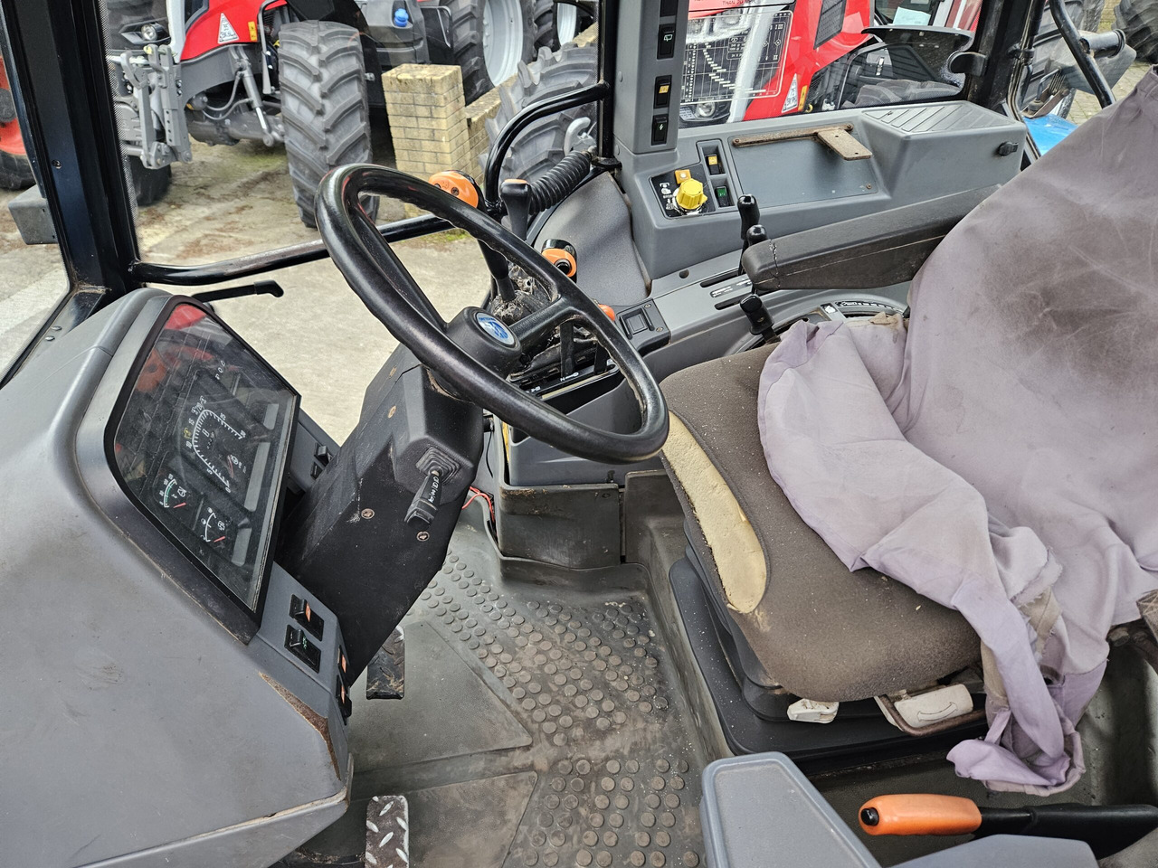 New Holland 7840 SLDP Turbo, 1 Owner machine - Трактор: фото 5 New Holland 7840 SLDP Turbo, 1 Owner machine - Трактор: фото 5