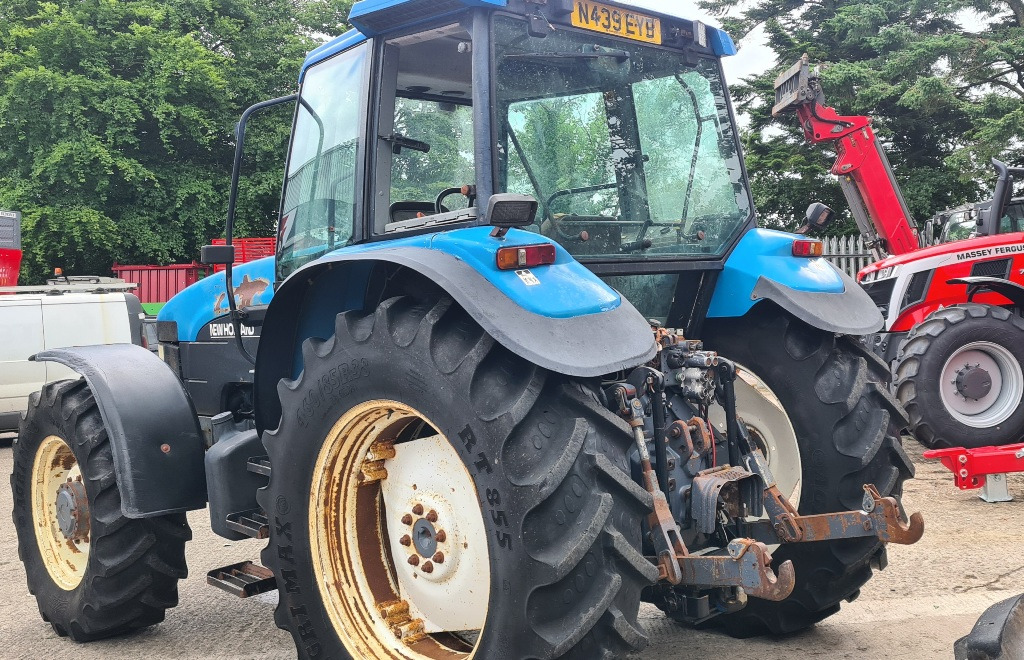 New Holland 8260, Rangecommand - Трактор: фото 3 New Holland 8260, Rangecommand - Трактор: фото 3