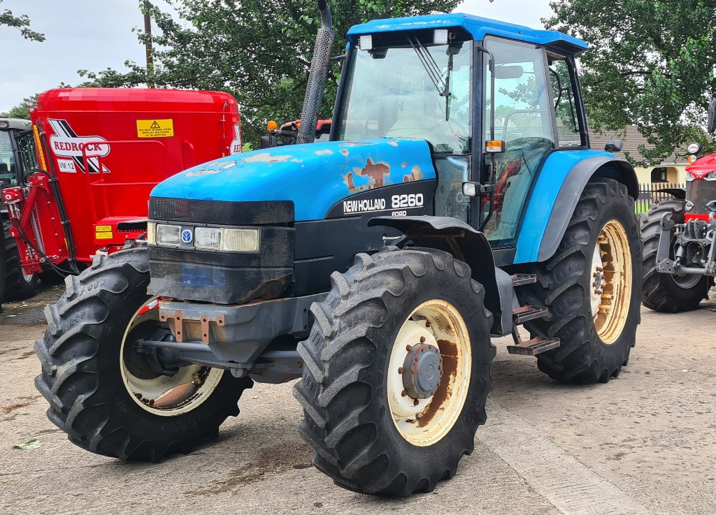 New Holland 8260, Rangecommand - Трактор: фото 2 New Holland 8260, Rangecommand - Трактор: фото 2