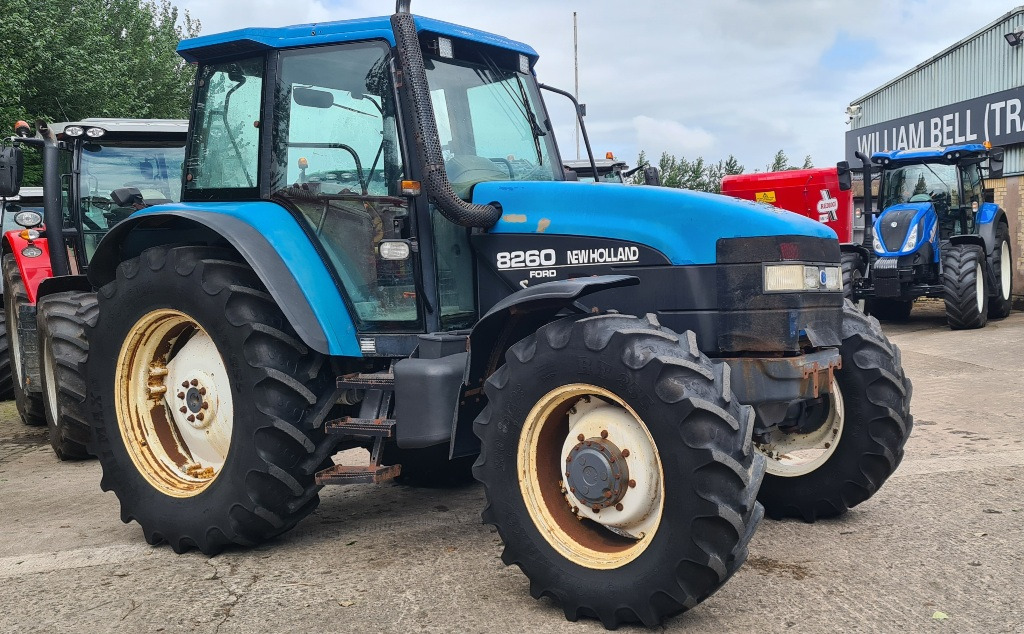 New Holland 8260, Rangecommand - Трактор: фото 1 New Holland 8260, Rangecommand - Трактор: фото 1