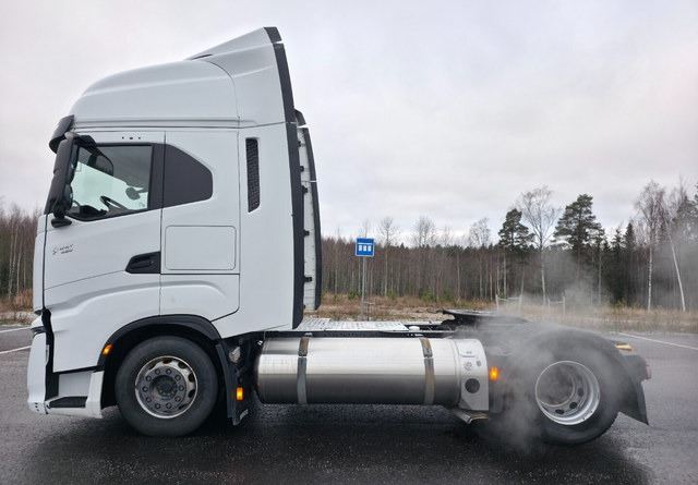 IvecoS-Way 460 4x2 LNG / LBG - Тягач: фото 2 IvecoS-Way 460 4x2 LNG / LBG - Тягач: фото 2