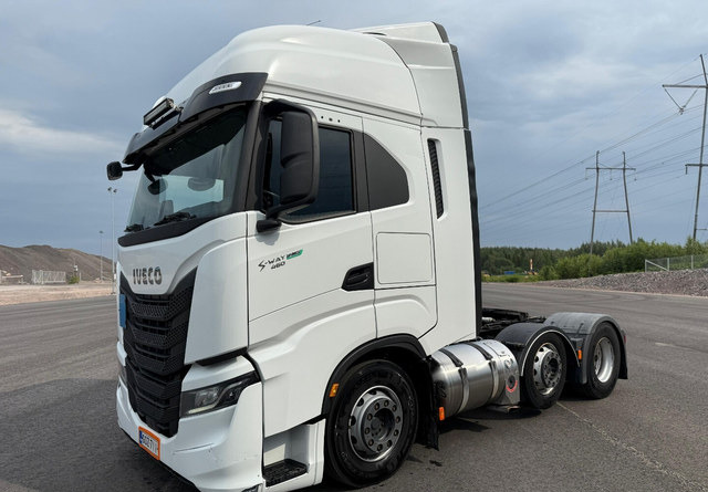 IvecoS-Way 460 LNG 6x2 - Тягач: фото 1 IvecoS-Way 460 LNG 6x2 - Тягач: фото 1